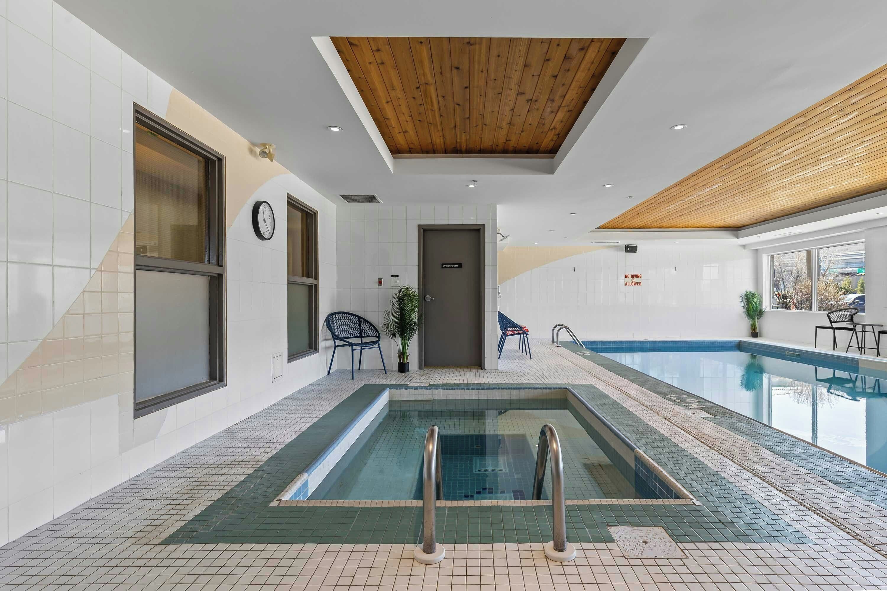 Indoor spa tub