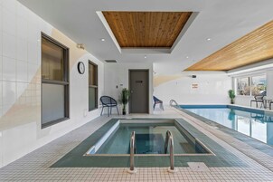 Indoor spa tub