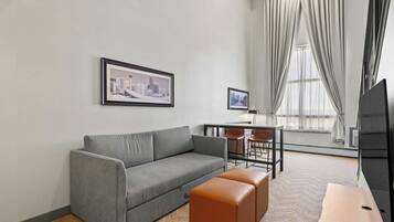 Suite, Kitchenette (Loft. 1 King Bed, Sofa Bed)