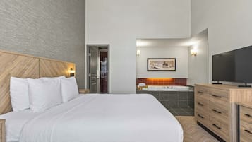 Suite, 1 King Bed, Kitchenette (Jacuzzi) | In-room safe, desk, laptop workspace, iron/ironing board