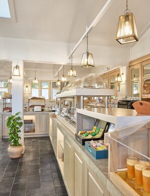 Free daily buffet breakfast - Bella Venezia (Corfu)