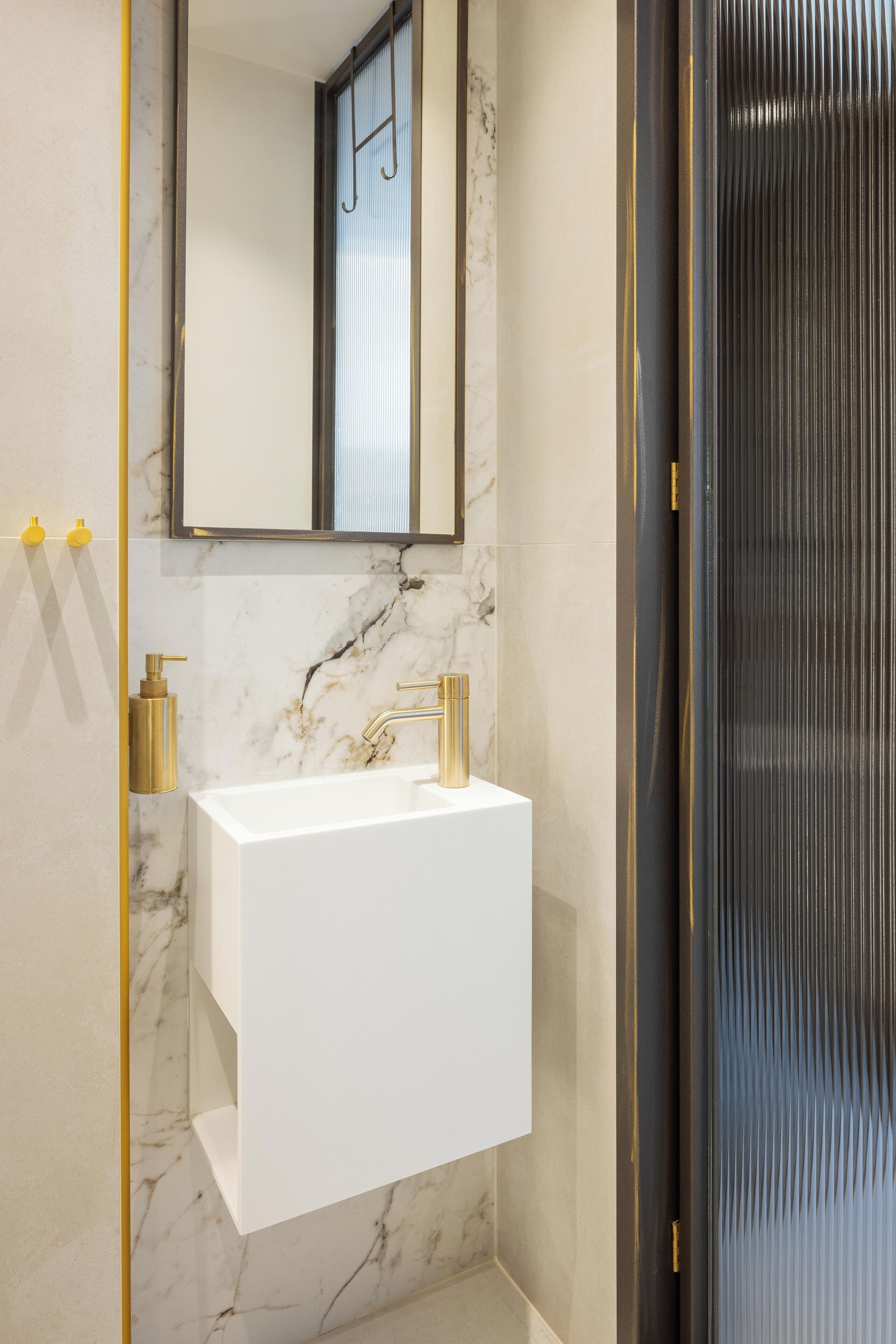 shower, rainfall showerhead, free toiletries, hair dryer