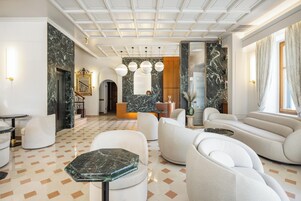 Sittområde i lobbyn