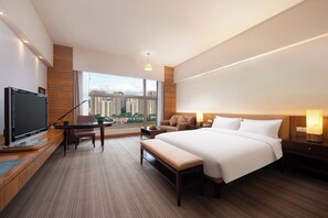 Minibar, coffres-forts dans les chambres, rideaux occultants