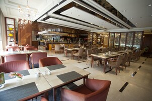 Desayuno buffet todos los días (con cargo)