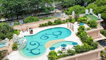 室外游泳池