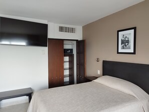 Superior Quadruple Room, 2 Bedrooms | Desk, blackout curtains, iron/ironing board, free WiFi - Hotel Mar y Tierra Veracruz (Veracruz)