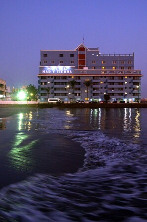 Fasade – kveld/natt