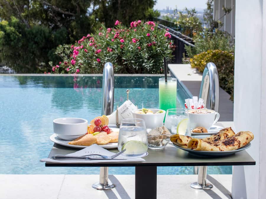 Free cooked-to-order breakfast