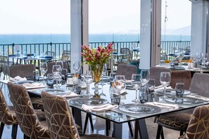 Se sirven almuerzos y cenas, cocina internacional