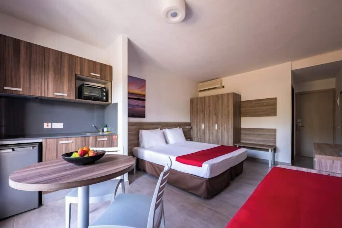 In-room safe, desk, laptop workspace, blackout drapes