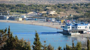 Beach nearby, sun-loungers, beach umbrellas, beach towels