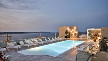 Piscine couverte, tentes de plage, parasols de plage