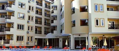 2 outdoor pools, pool umbrellas, pool loungers