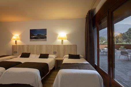 Caja de seguridad en la habitación y escritorio