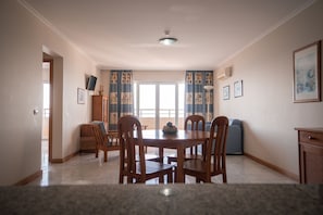 Apartment, 1 Bedroom | Living room | 24-inch LCD TV with satellite channels, TV, books - Apartamentos Jardins da Rocha (Portimão)
