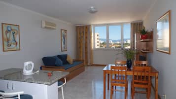 Apartment, 1 Bedroom | In-room dining