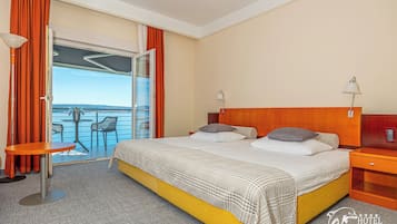 Zweibettzimmer, Balkon, Meerblick | 1 Schlafzimmer, Zimmersafe, Schreibtisch, Verdunkelungsvorhänge