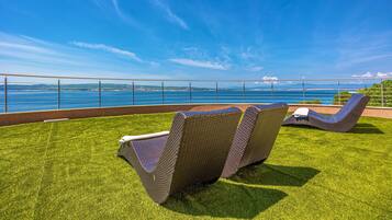 Camera con 2 letti singoli, balcone, vista mare | Terrazza/patio