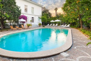 Outdoor pool, pool umbrellas, sun loungers