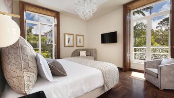 Junior-Suite (with Jacuzzi) | BettwÀsche aus Àgyptischer Baumwolle, hochwertige Bettwaren, Minibar