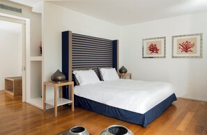 Luxury Double Room | Hypo-allergenic bedding, minibar, in-room safe, desk - Relais Blu (Massa Lubrense)