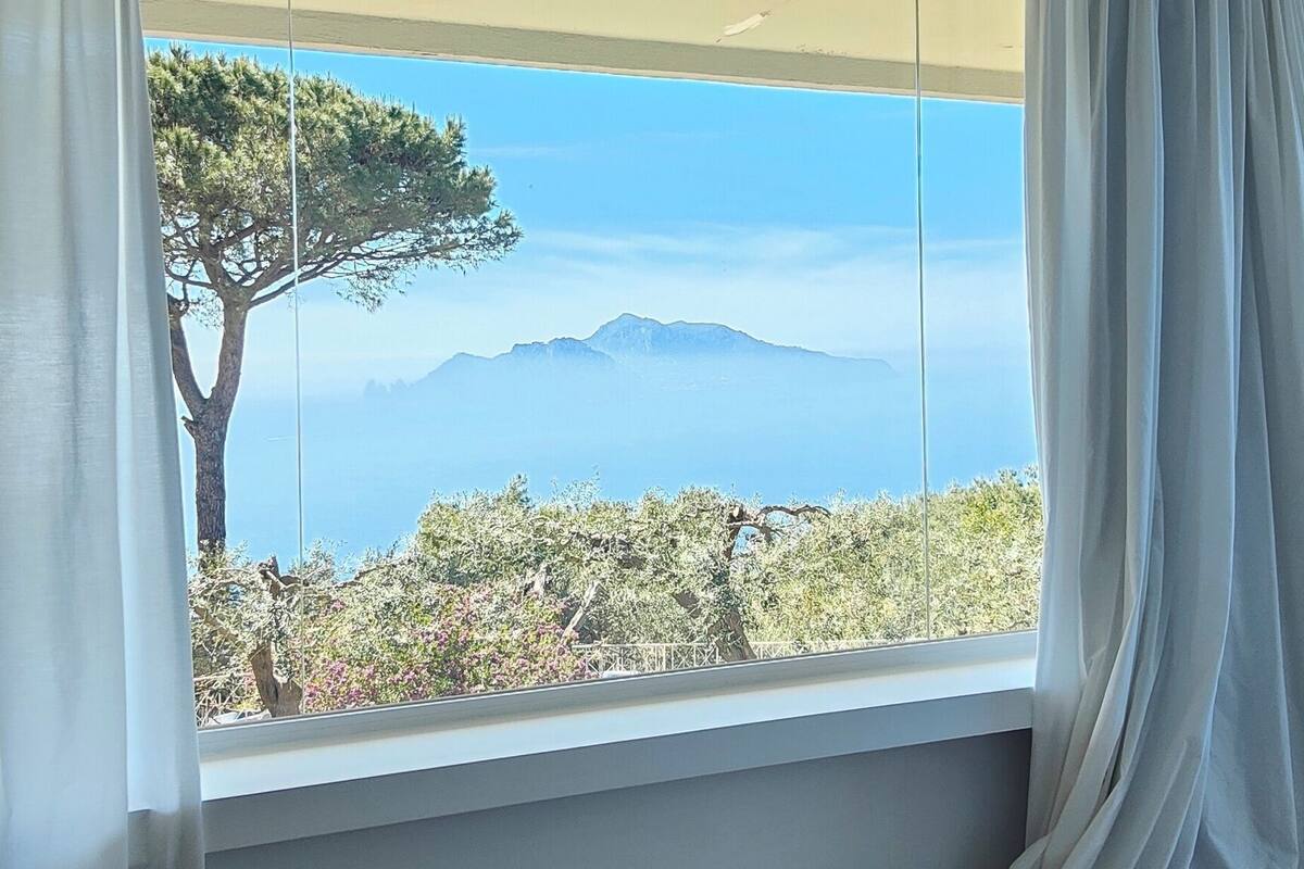 luxury double room | 1 bedroom, hypo-allergenic bedding, minibar, in-room safe