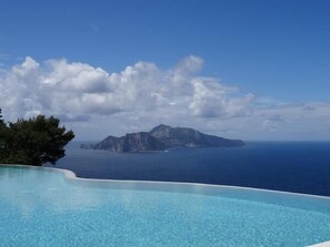室外游泳池