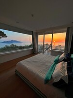 Luxury Double Room | Hypo-allergenic bedding, minibar, in-room safe, desk