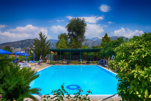 Außenpool, Liegestühle