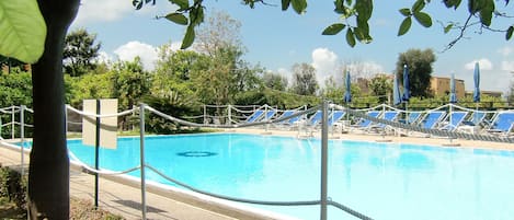 Outdoor pool, sun loungers