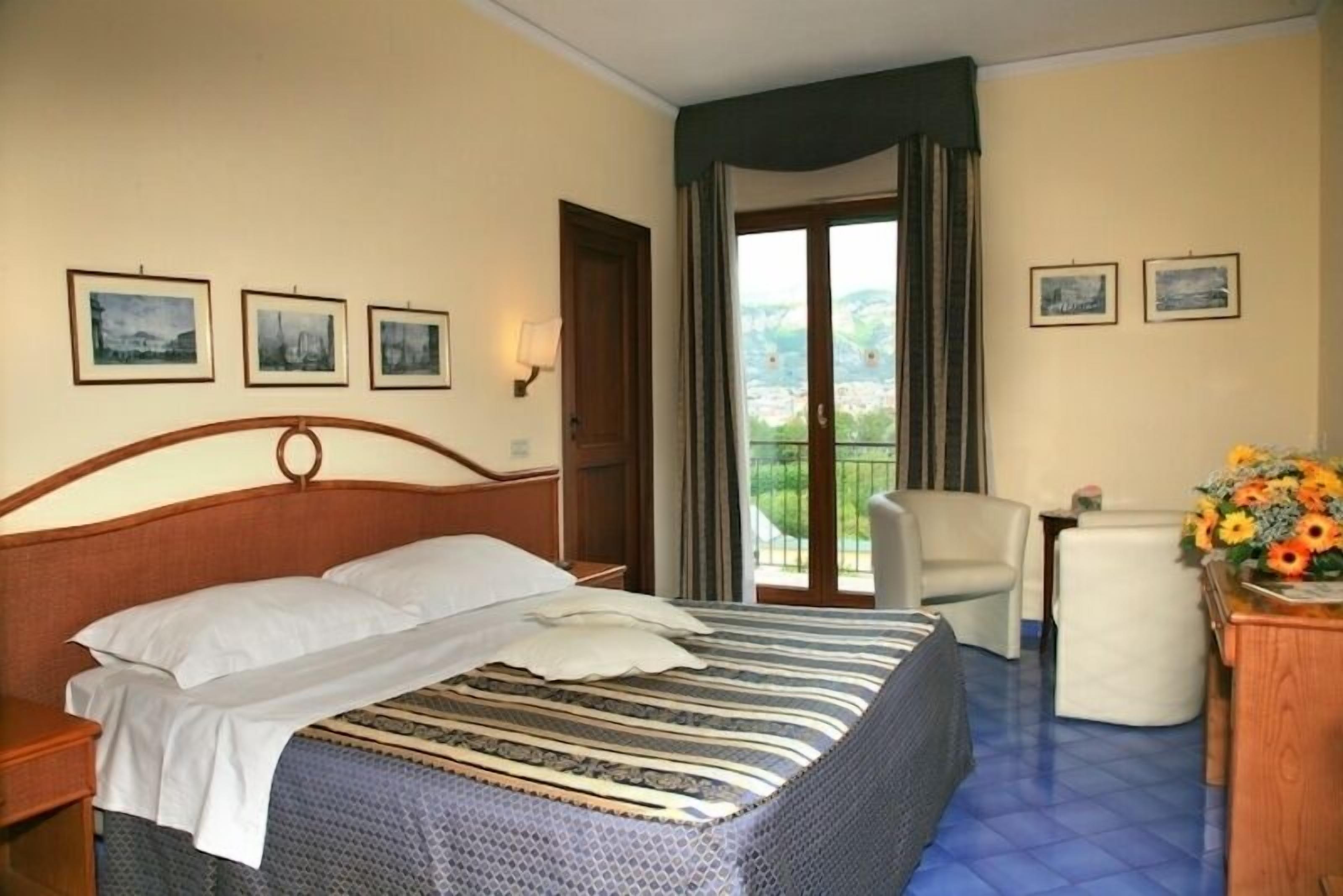 double room, garden view | in-room safe, desk, iron/ironing board, free wifi