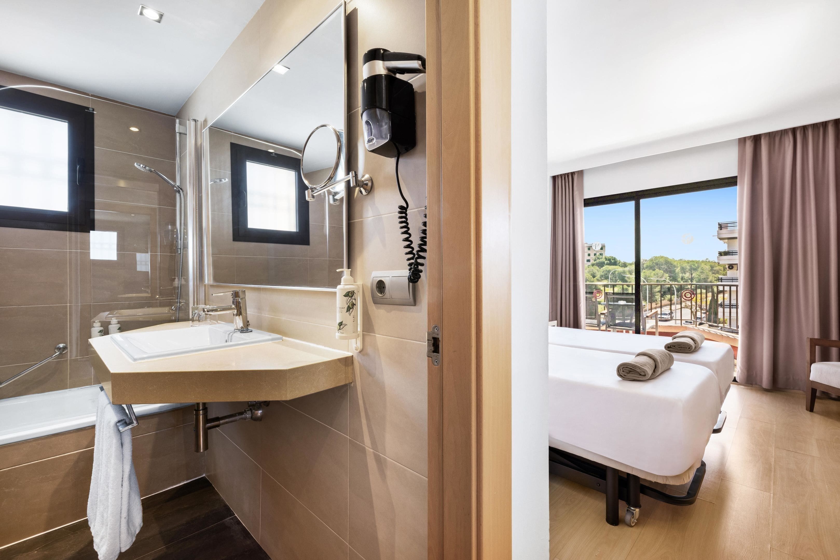 Bathtub, free toiletries, hair dryer, towels