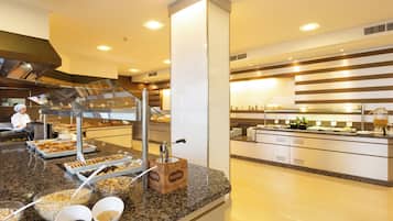 Frokostbuffé hver dag (mot et tillegg)