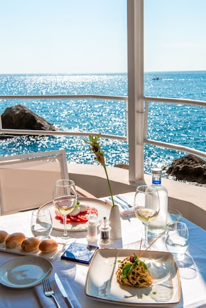 2 Restaurants; Mittagessen und Abendessen werden serviert