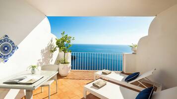 Premium bedding, down duvets, minibar, in-room safe