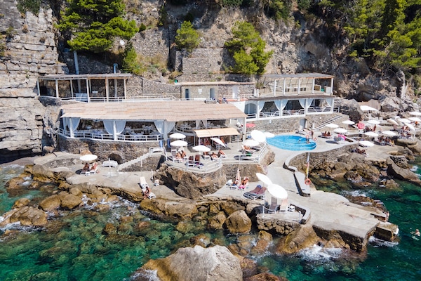 Privatstrand, schwarzer Sandstrand, Cabañas (kostenlos), Strandtücher