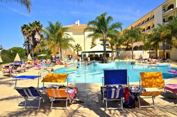 Indoor pool, 2 outdoor pools