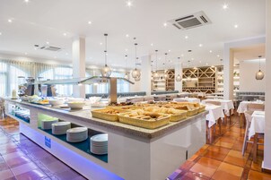 供应早餐和晚餐