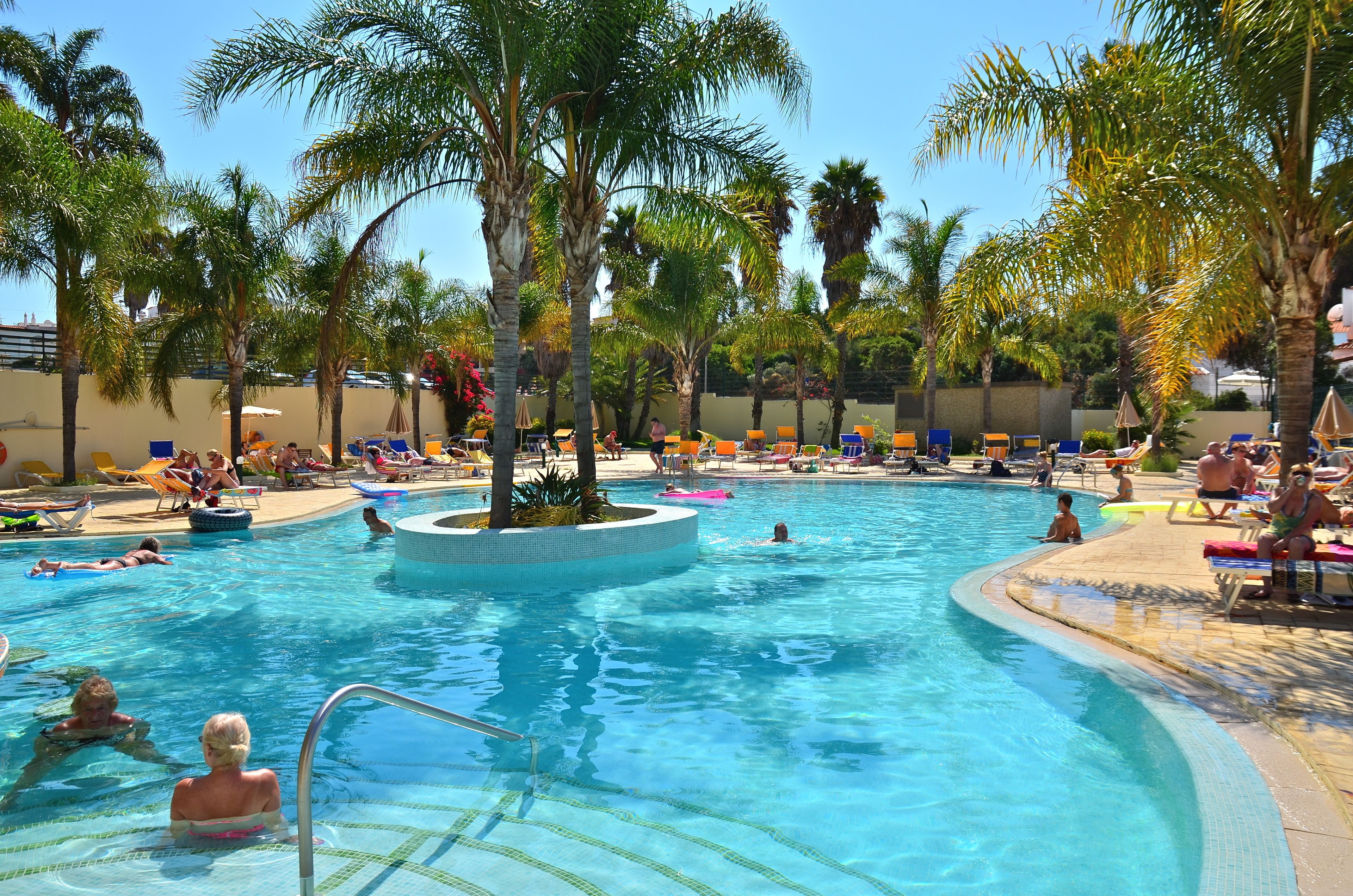 Indoor pool, 2 outdoor pools