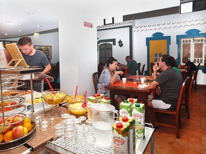 Bữa sáng buffet hàng ngày (12.50 EUR/mỗi người)