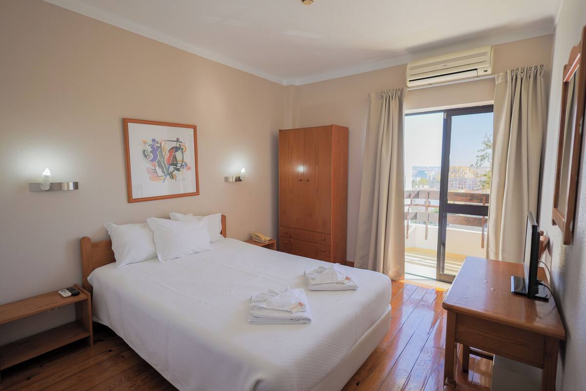 Standard Double Room | WiFi (free), bed sheets