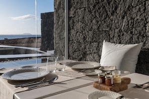 Petit déjeuner continental (15 EUR par personne)