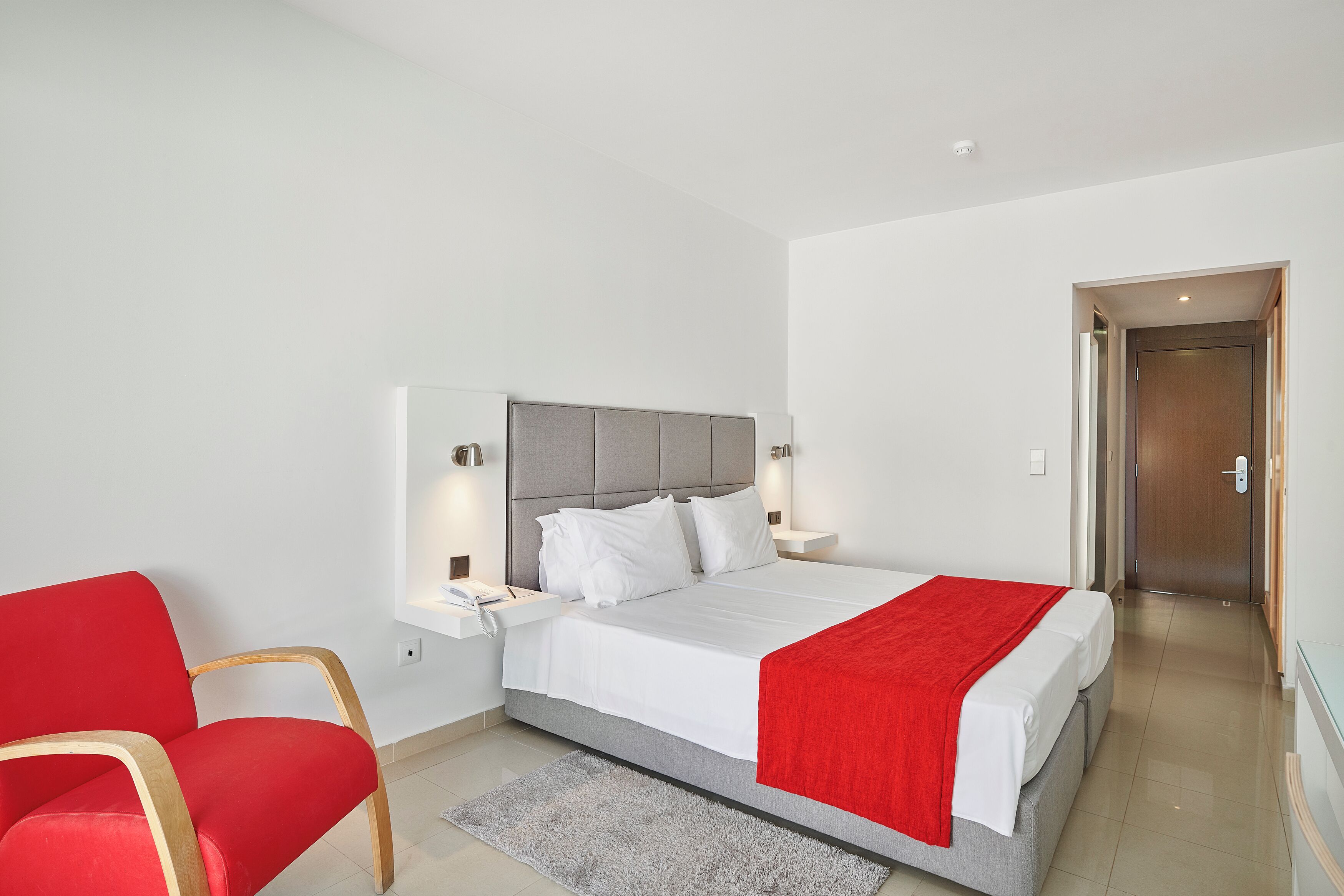 In-room safe, free WiFi, bed sheets