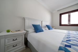 1 bedroom, desk, bed sheets