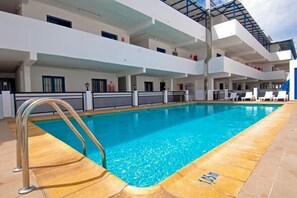 Outdoor pool, sun loungers