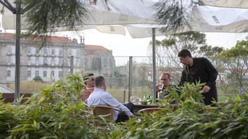 Enjoy al fresco dining with a view of the historic building in the background.