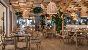 Ze serveren er ontbijt, lunch en diner