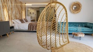 套房, 热水浴缸 | 高档床上用品、加厚床垫、迷你吧、客房内保险箱