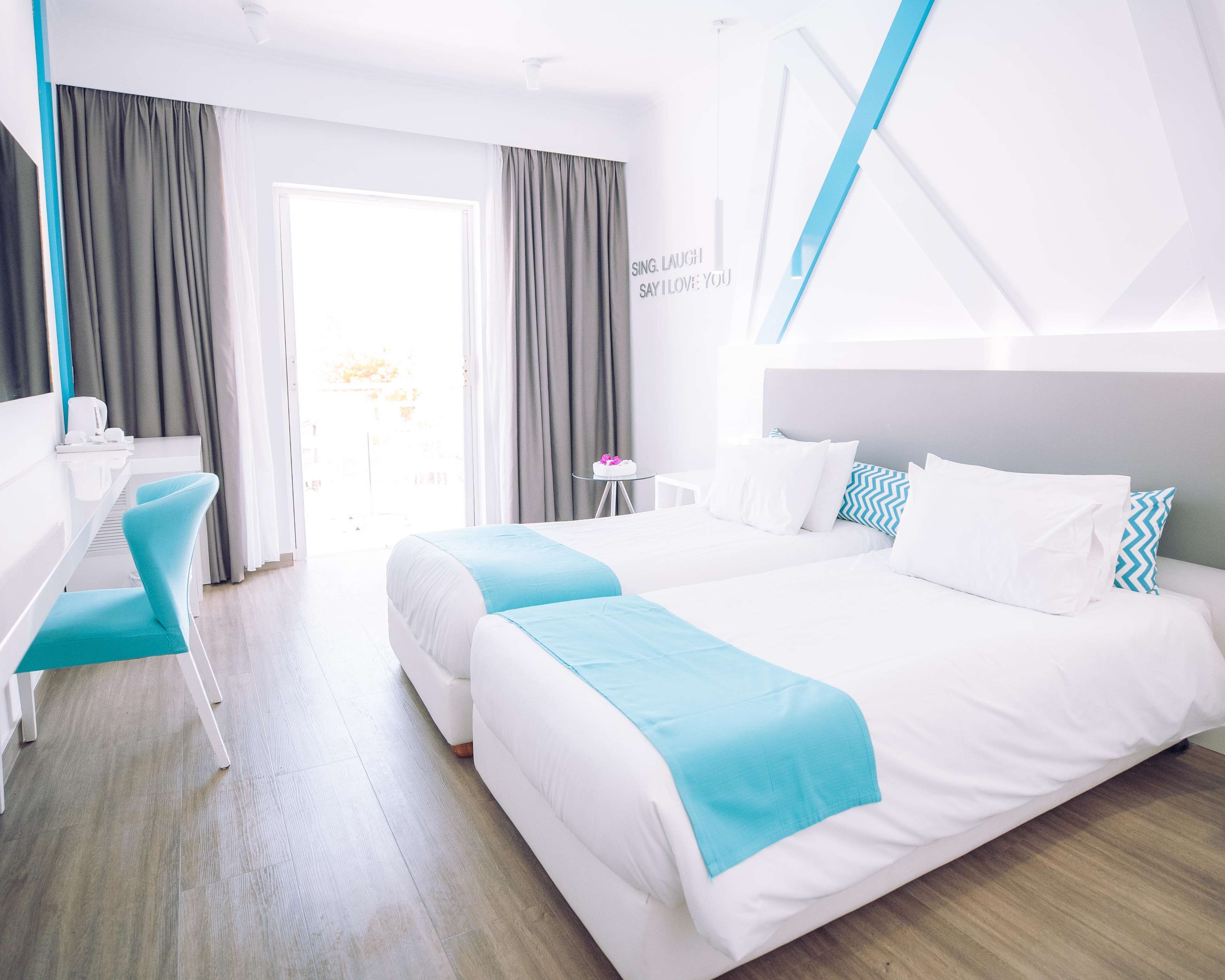 Rom – superior | Sengetøy av topp kvalitet, senger med overmadrass og minibar